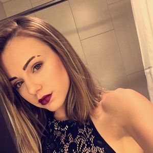 Meet your Posher, Olyvia